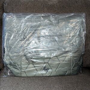 Lug, sage green insulated two-step tote